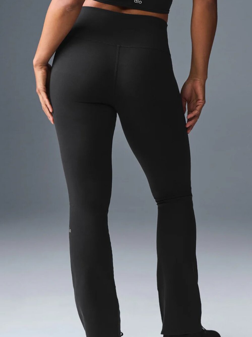 New With Tags🖤Alo Yoga Airbrush High-Waist Bootcut Legging🕶️Black (Regular) - Picture 13 of 14